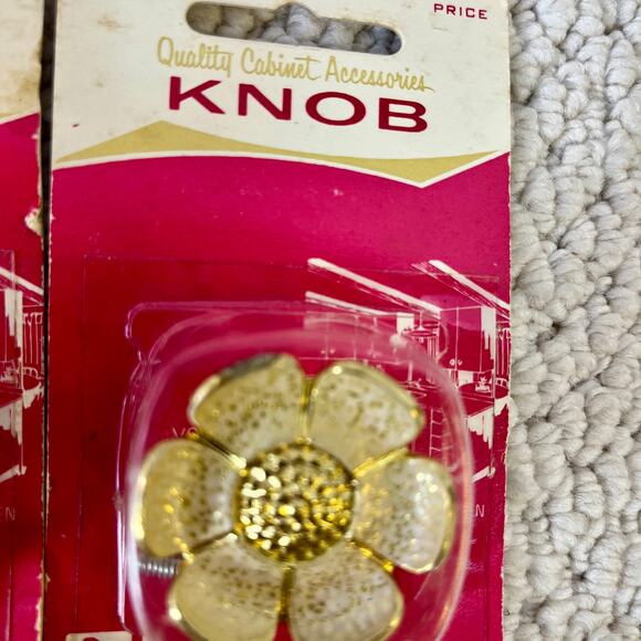 Metal Cabinet Knobs White Gold Tone Flowers Enamel Lot of 4 NOS VTG Hardware - Picture 3 of 4